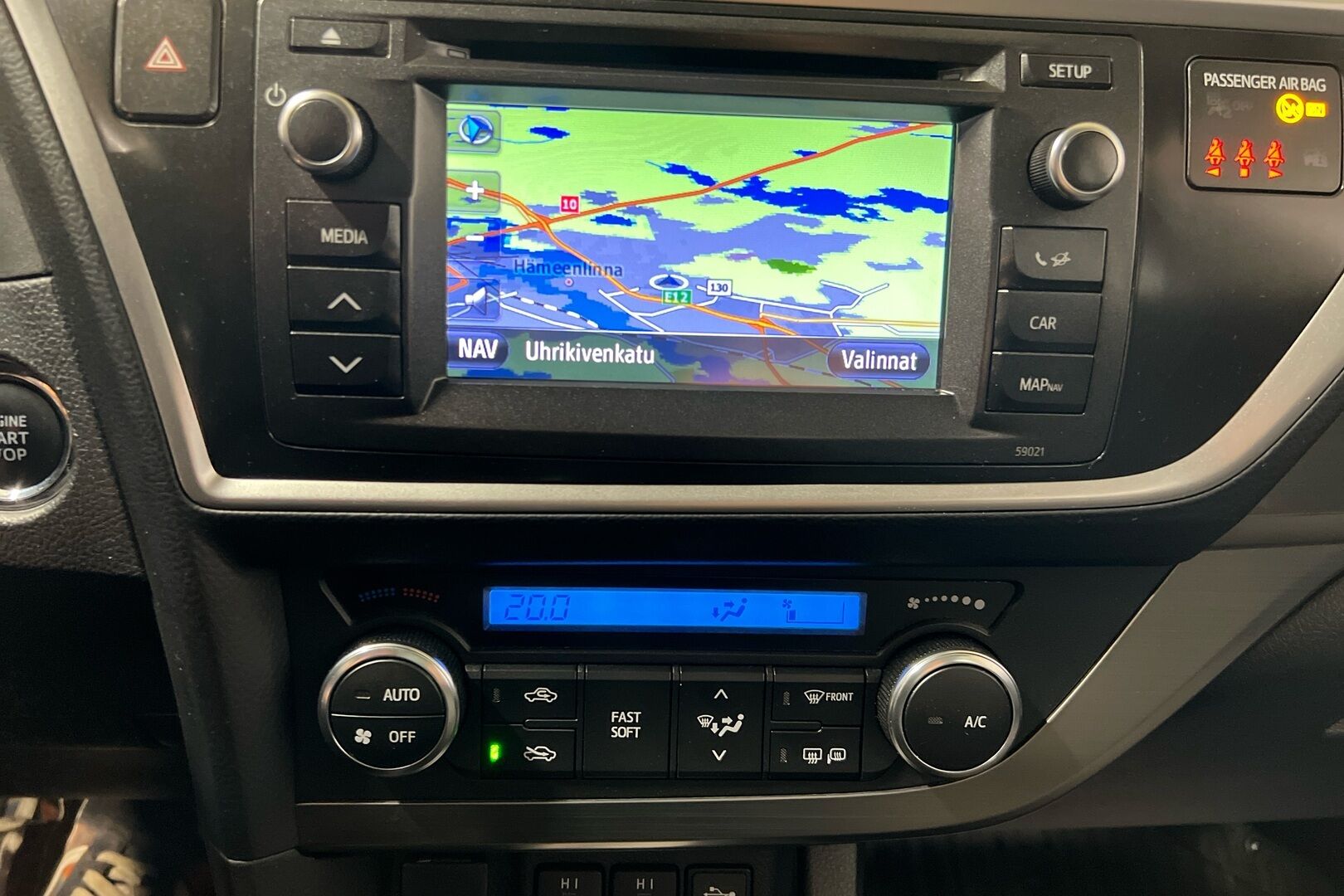 Toyota Auris iso kuva 12
