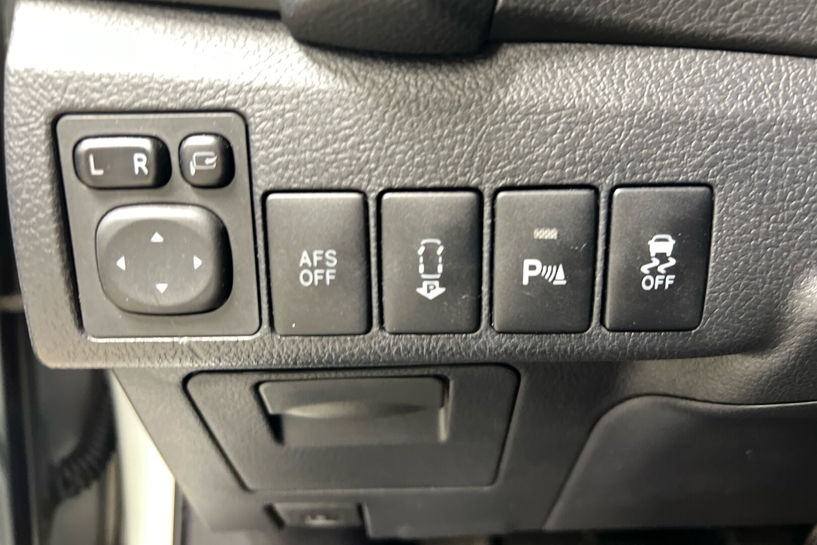 Toyota Auris iso kuva 15