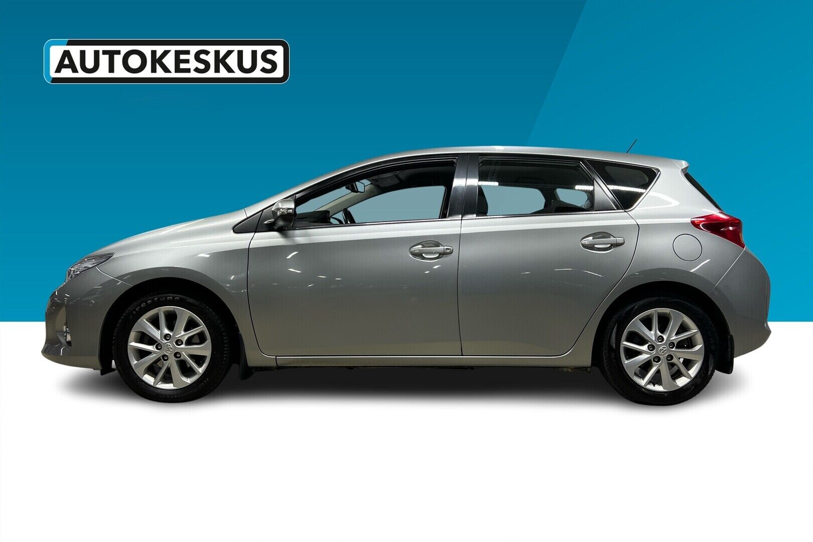 Toyota Auris iso kuva 4