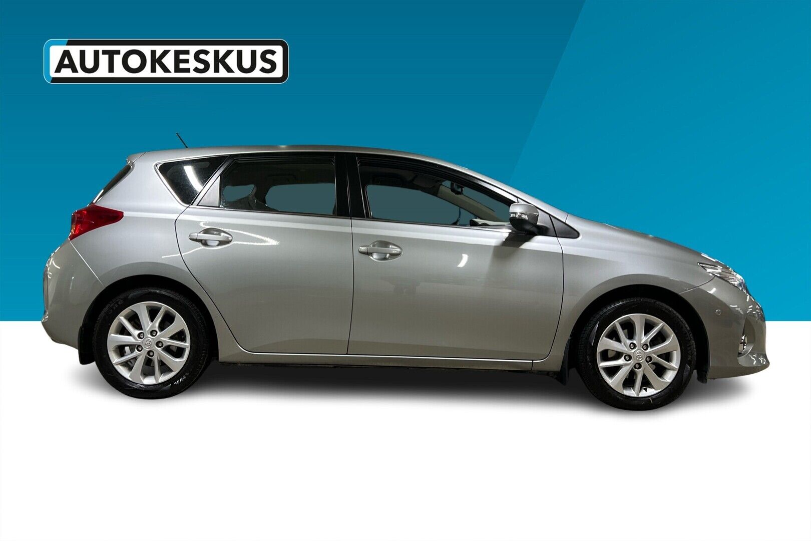 Toyota Auris iso kuva 5
