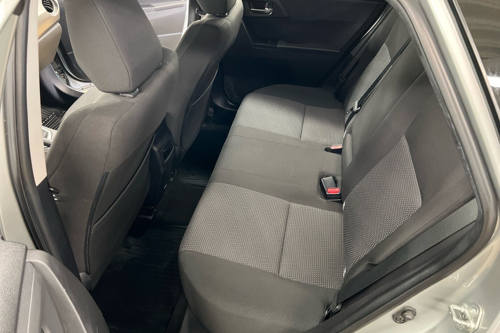 Toyota Auris iso kuva 8