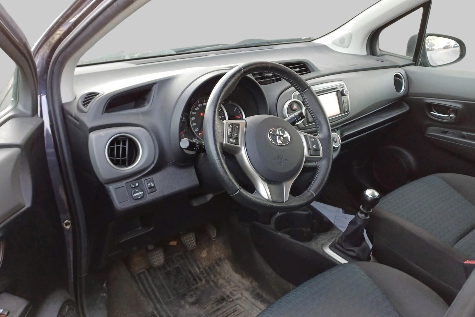 Toyota Yaris iso kuva 2
