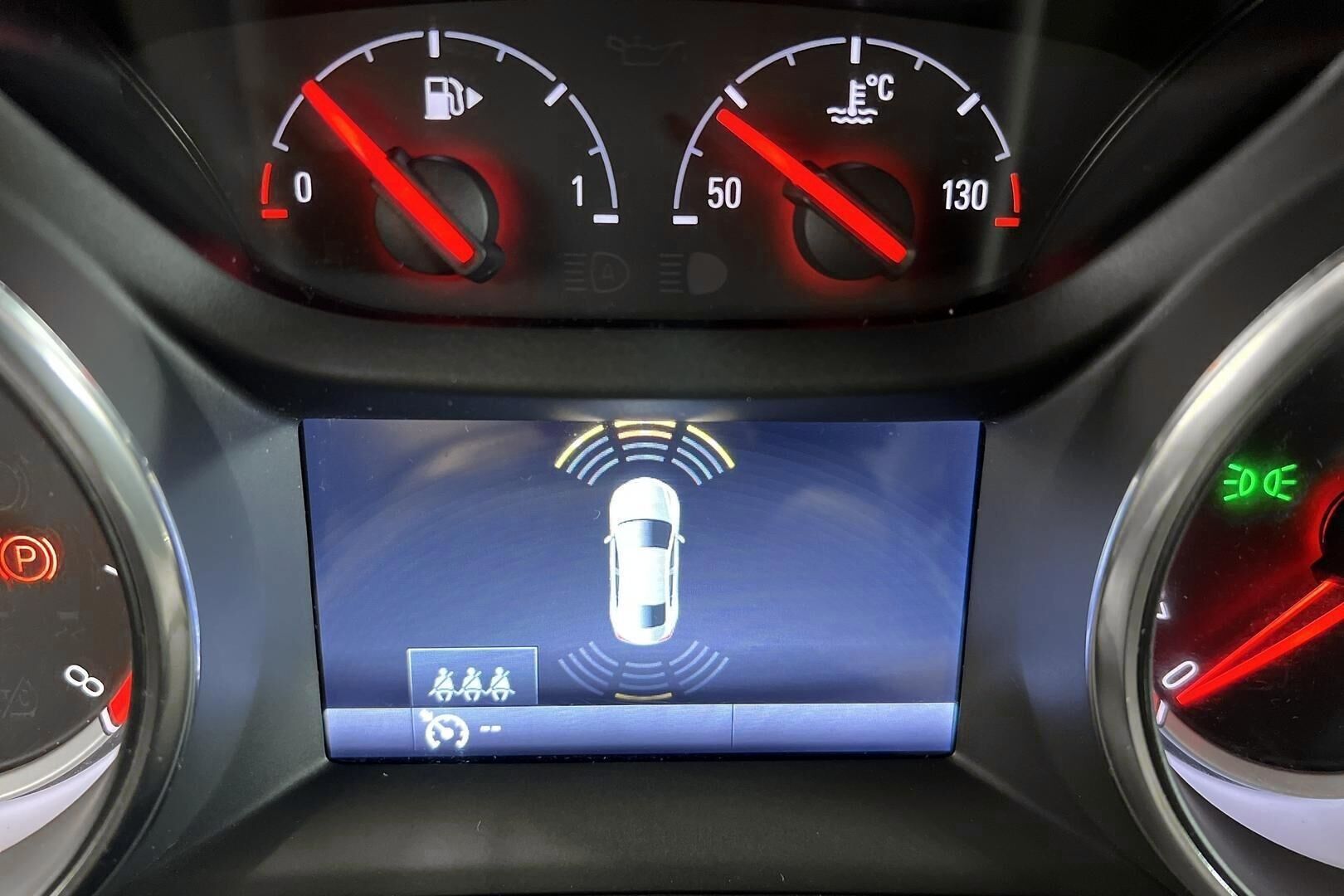Opel Astra iso kuva 15