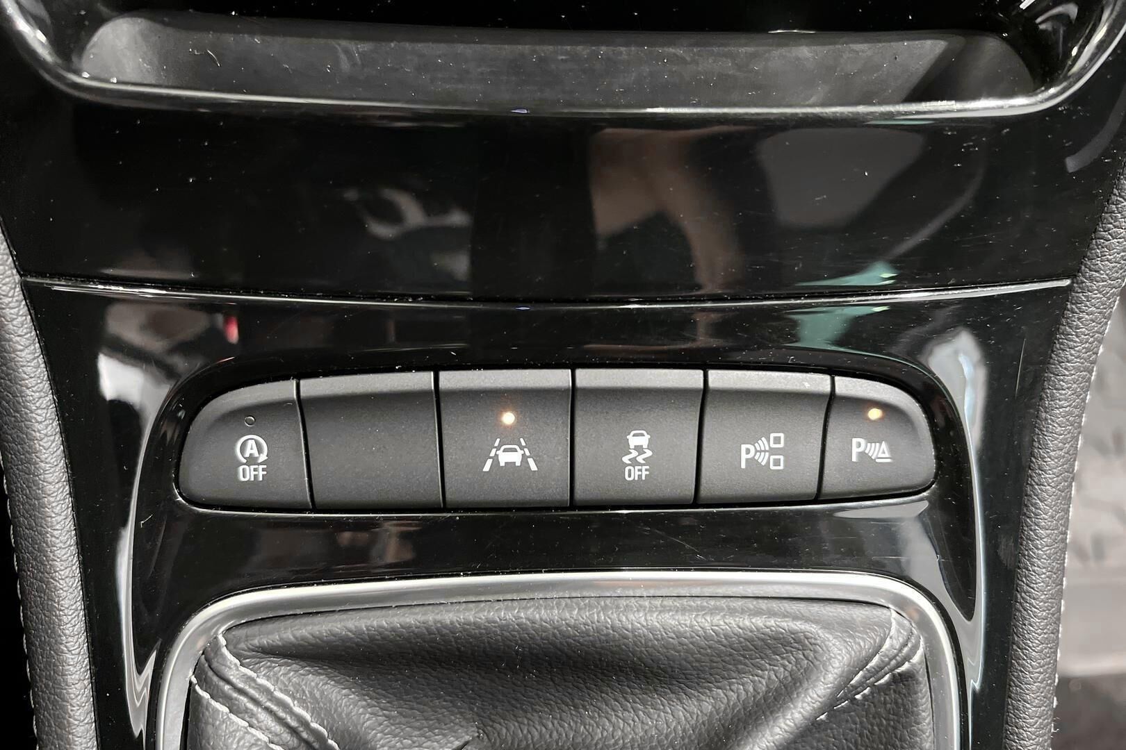Opel Astra iso kuva 18