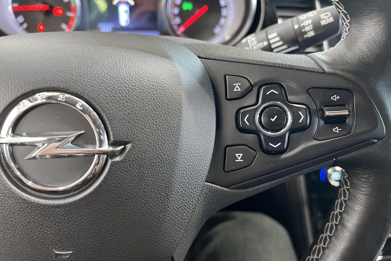 Opel Astra iso kuva 21