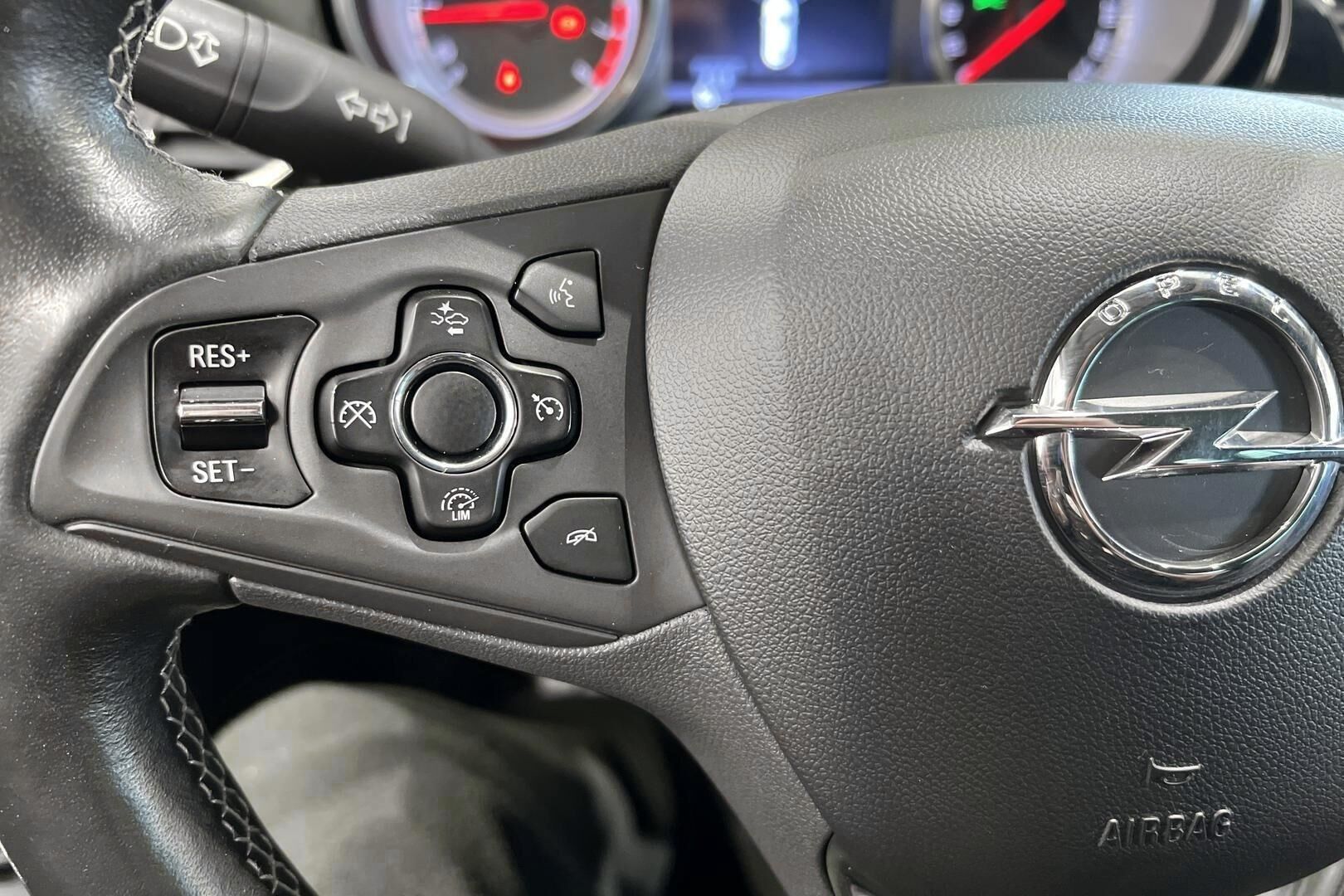 Opel Astra iso kuva 22