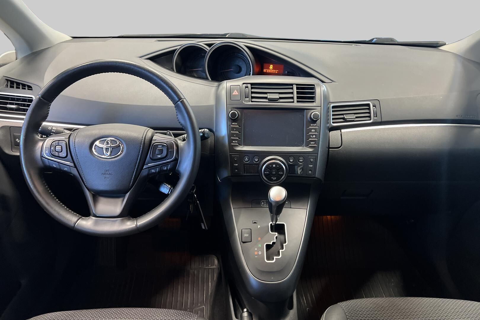 Toyota Verso iso kuva 11