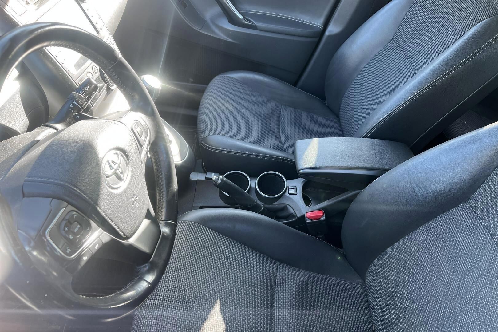 Toyota Verso iso kuva 2