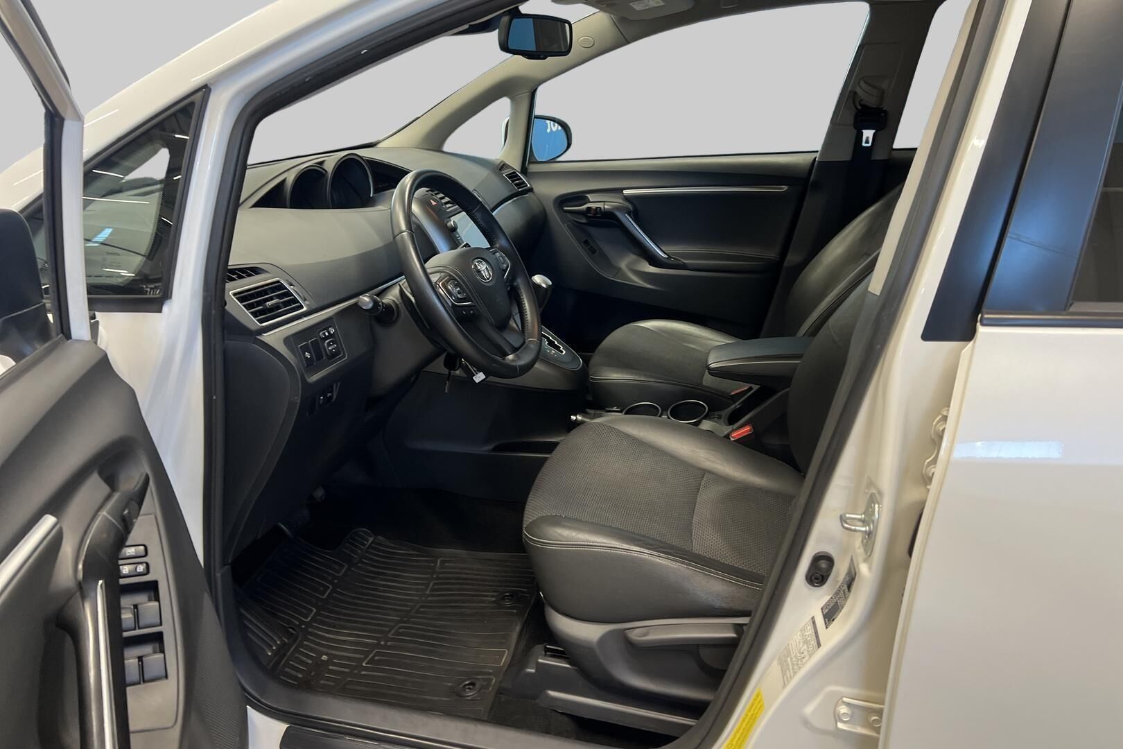 Toyota Verso iso kuva 9