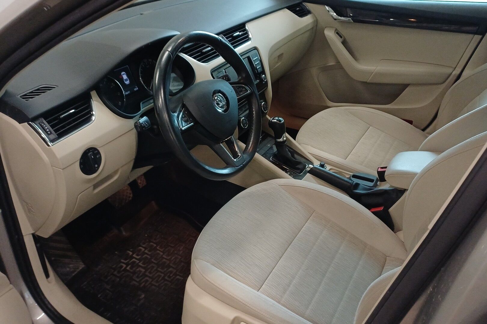 Skoda Octavia iso kuva 1