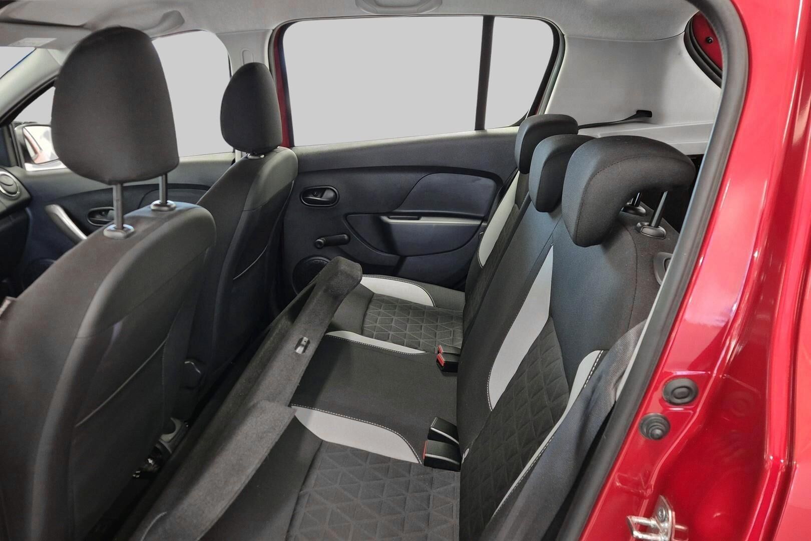 Dacia Sandero iso kuva 8