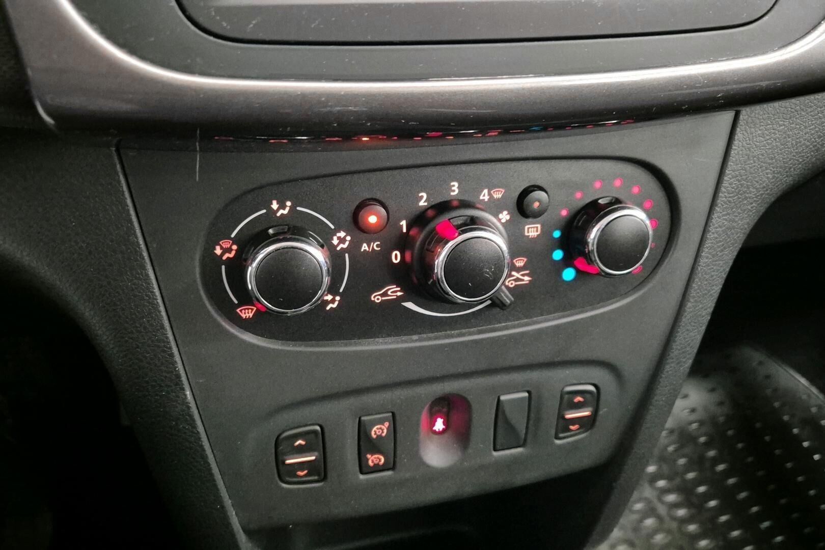 Dacia Sandero iso kuva 14