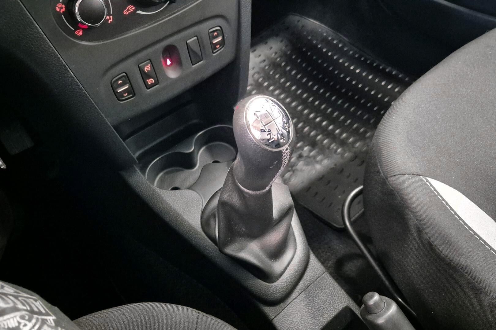 Dacia Sandero iso kuva 15