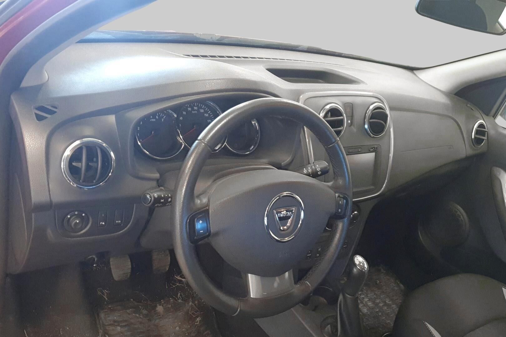 Dacia Sandero iso kuva 2