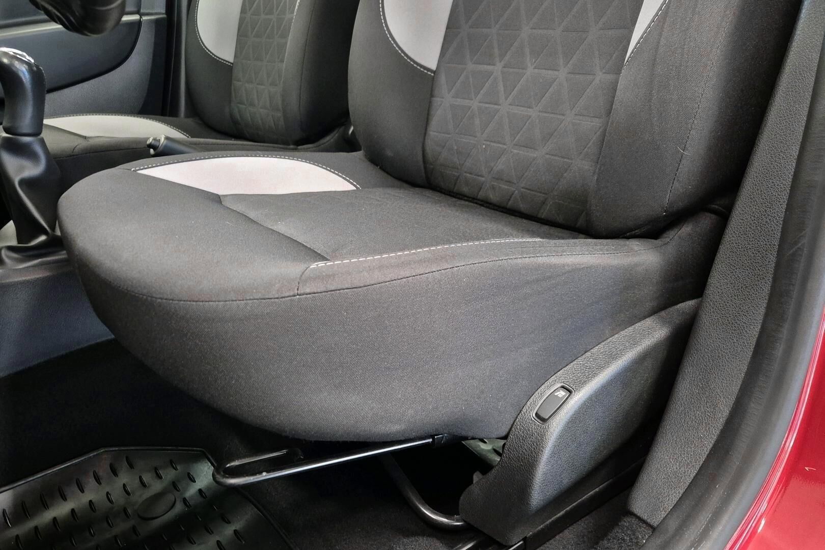 Dacia Sandero iso kuva 17