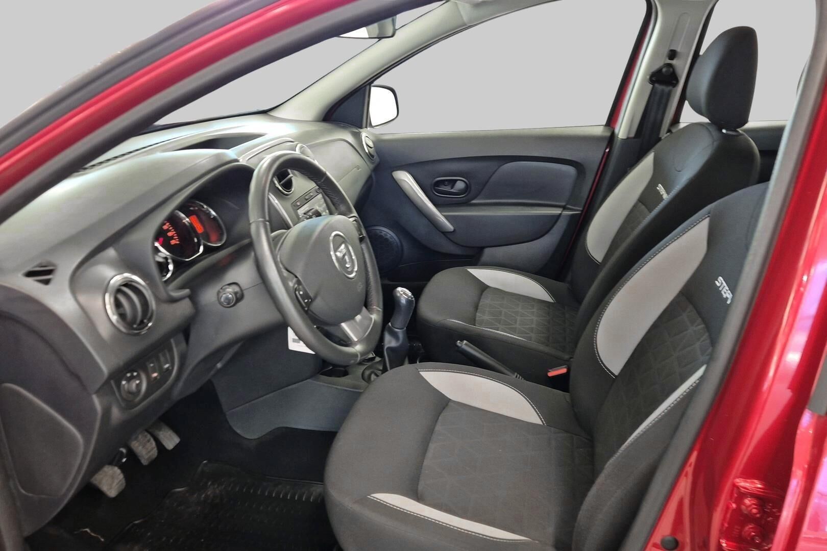 Dacia Sandero iso kuva 7