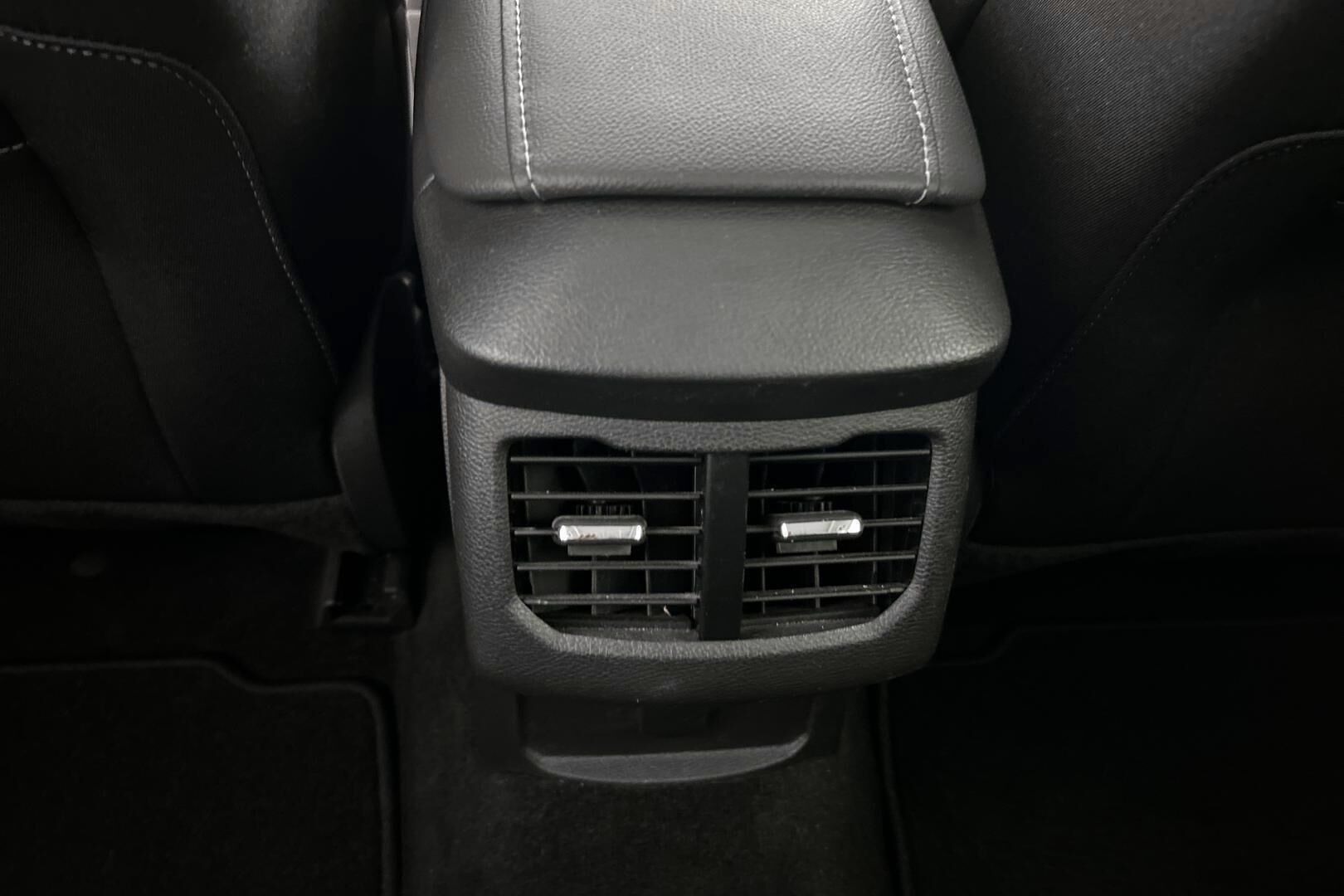 Ford Mondeo iso kuva 24