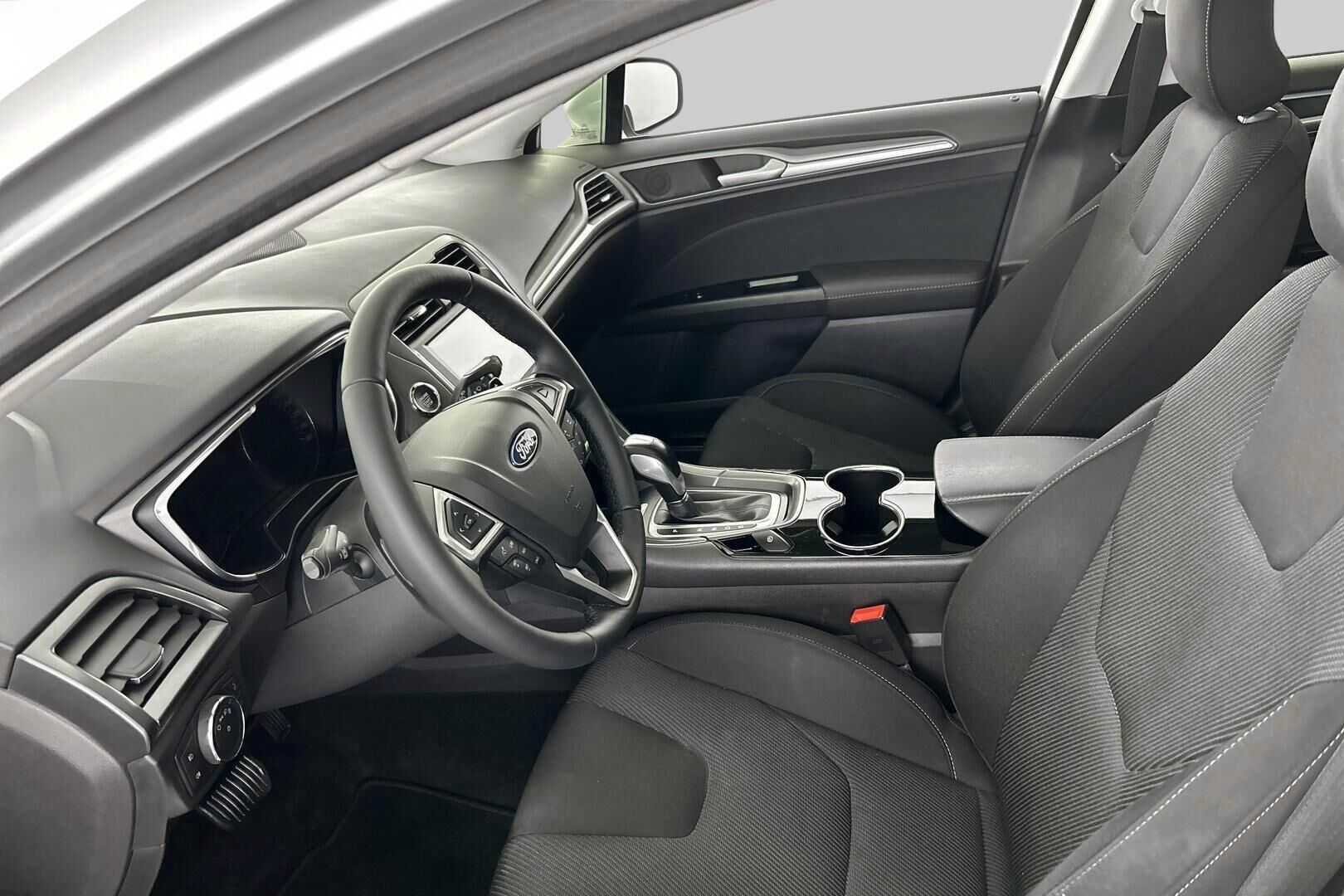 Ford Mondeo iso kuva 8