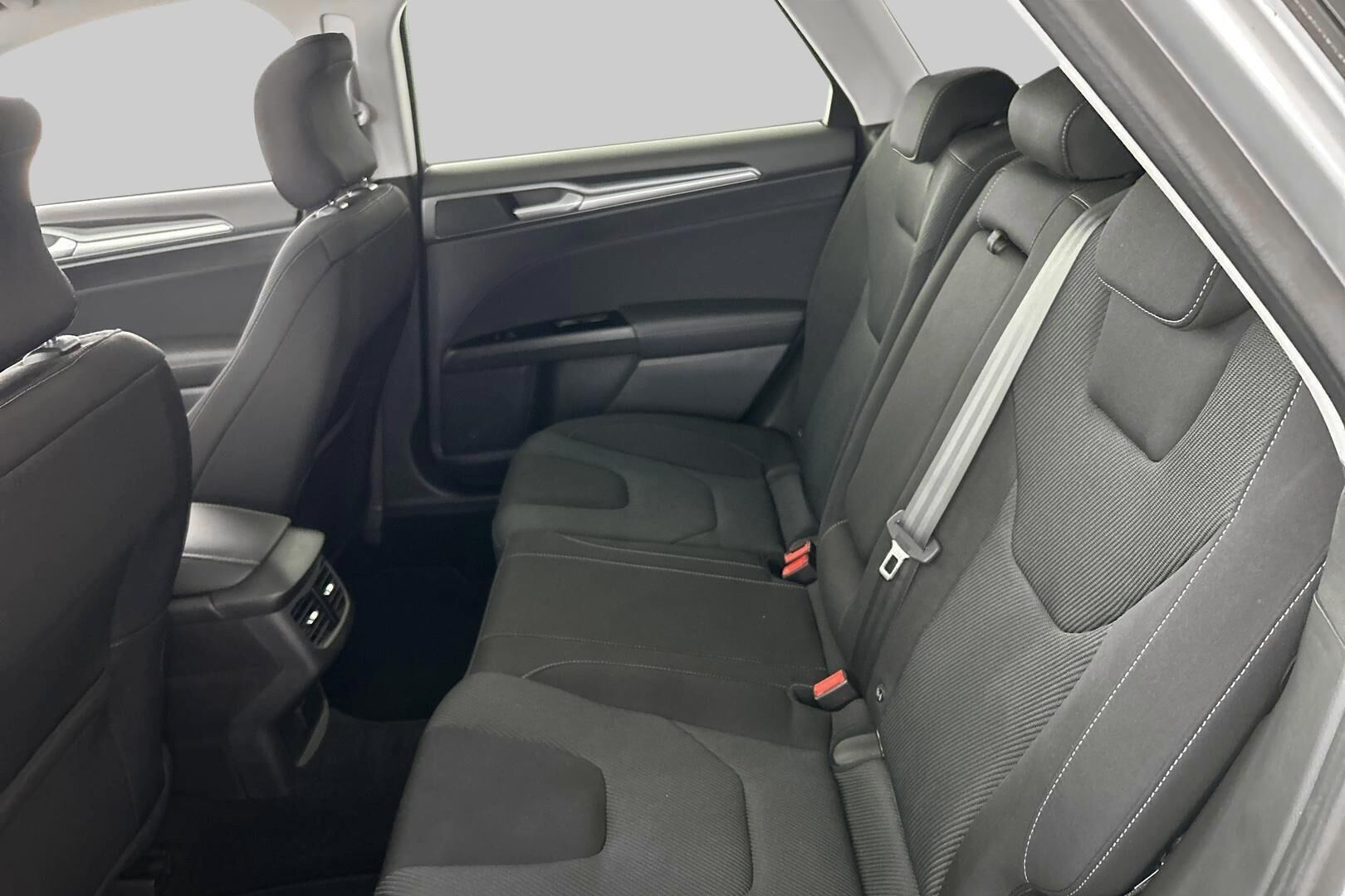 Ford Mondeo iso kuva 9