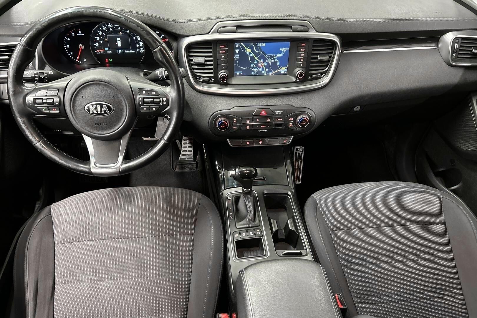 Kia Sorento iso kuva 9