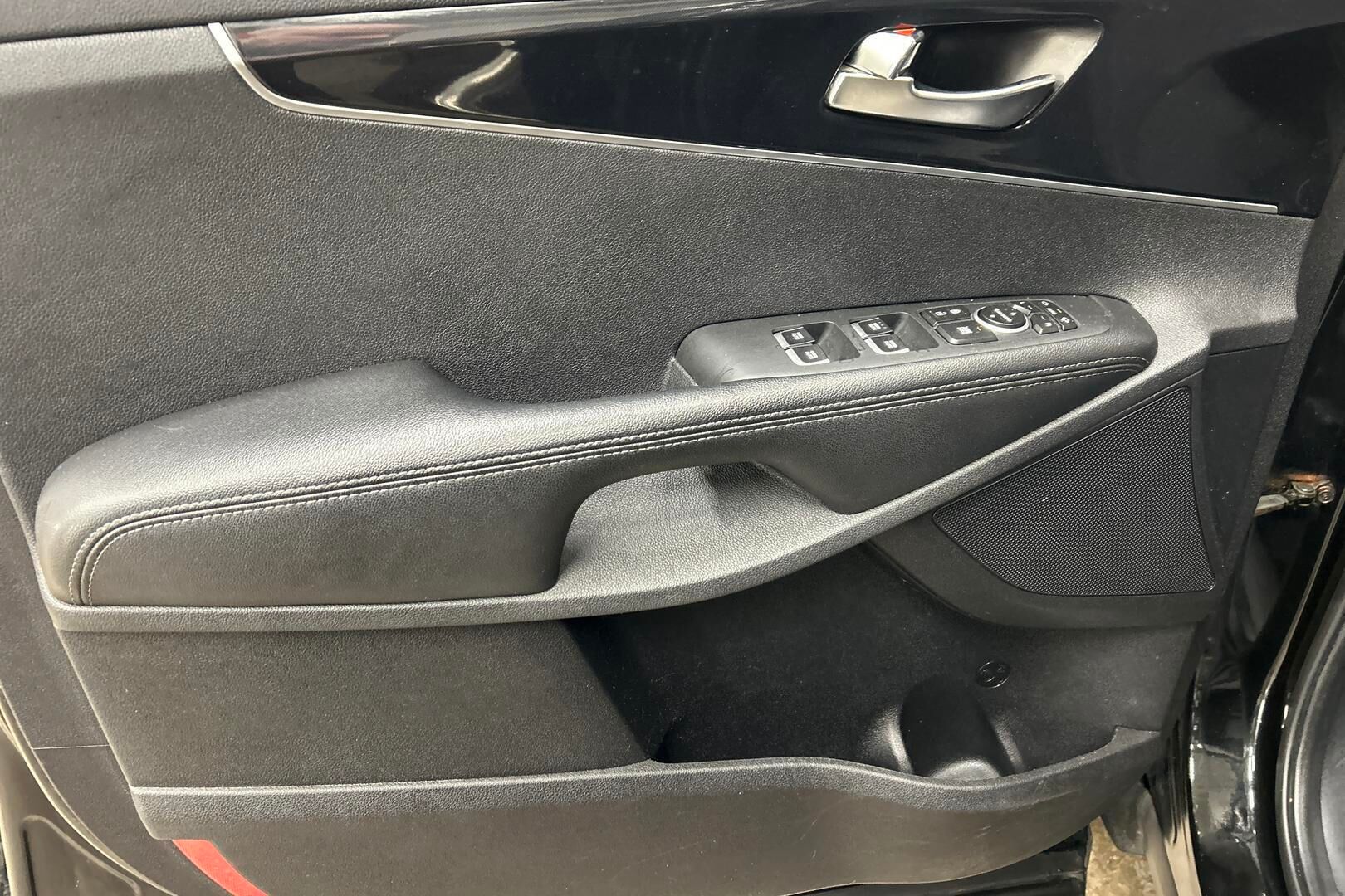 Kia Sorento iso kuva 11