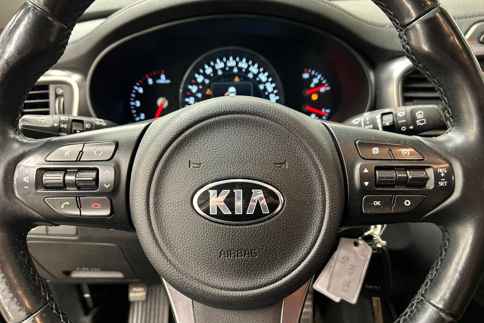 Kia Sorento iso kuva 14