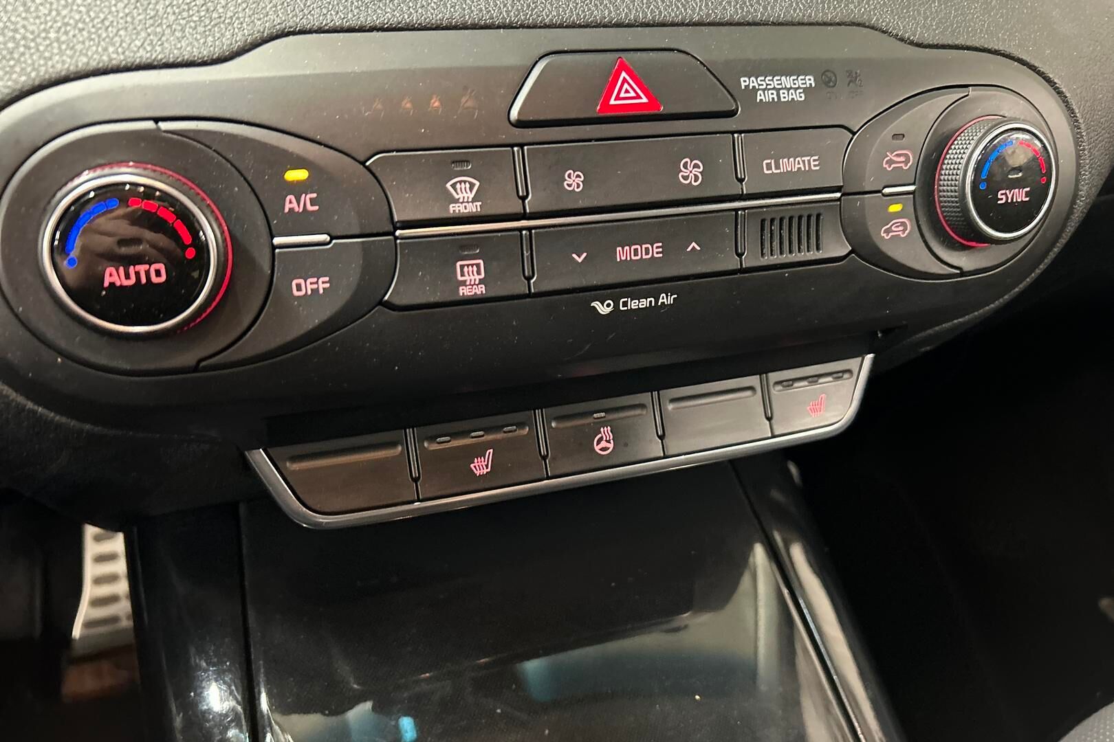 Kia Sorento iso kuva 17