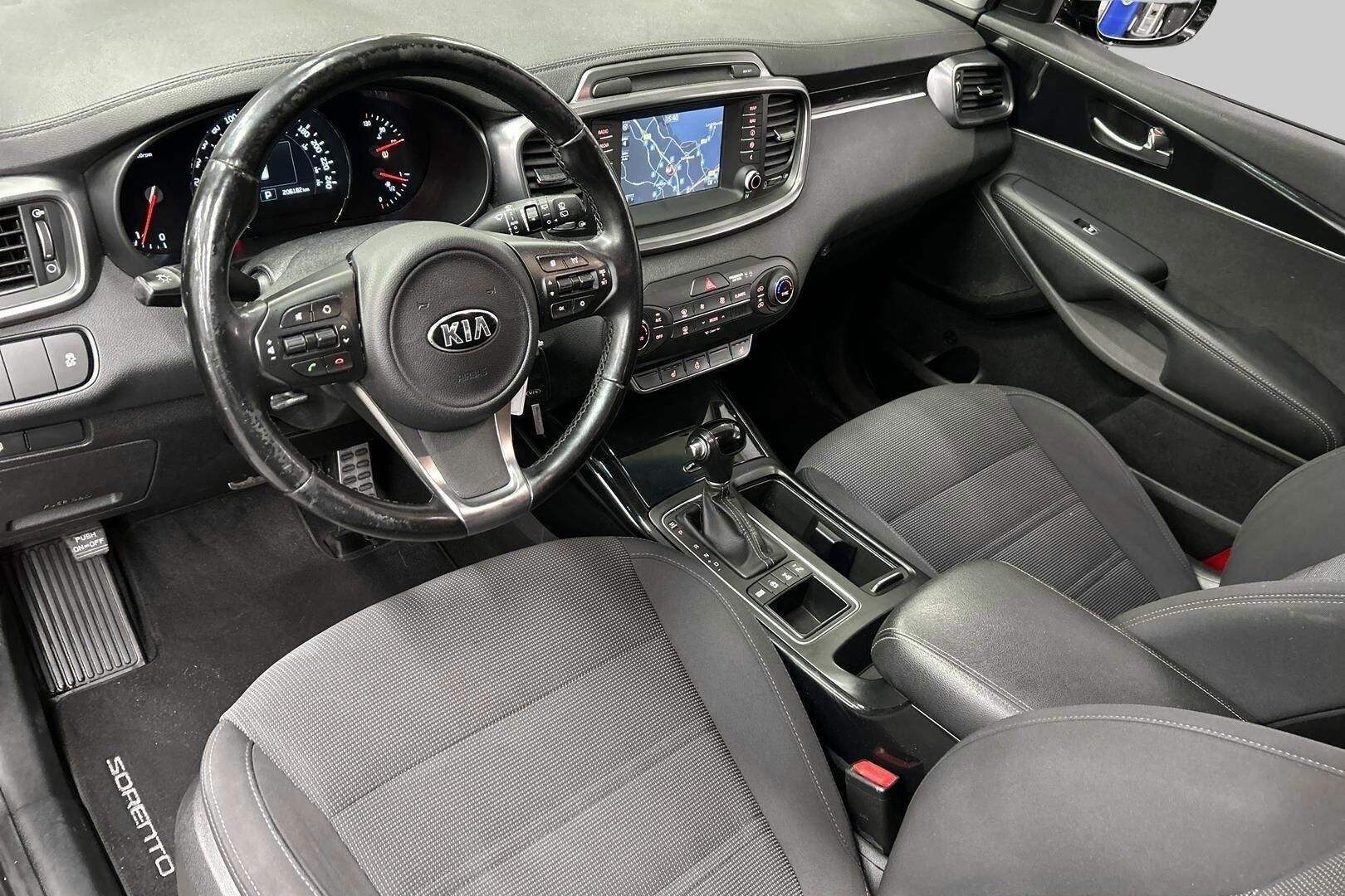 Kia Sorento iso kuva 7
