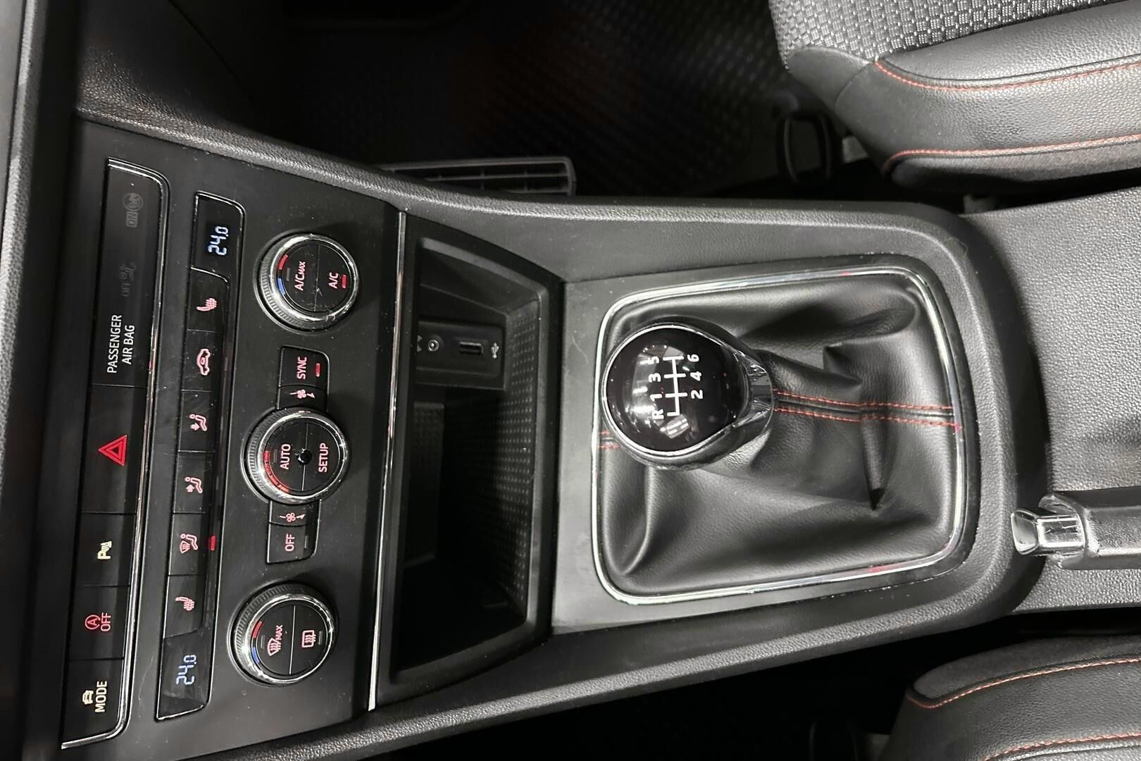 Seat Leon ST iso kuva 14