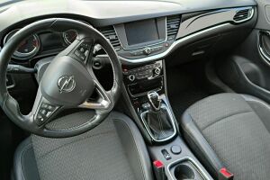 Opel Astra esikatselu 2