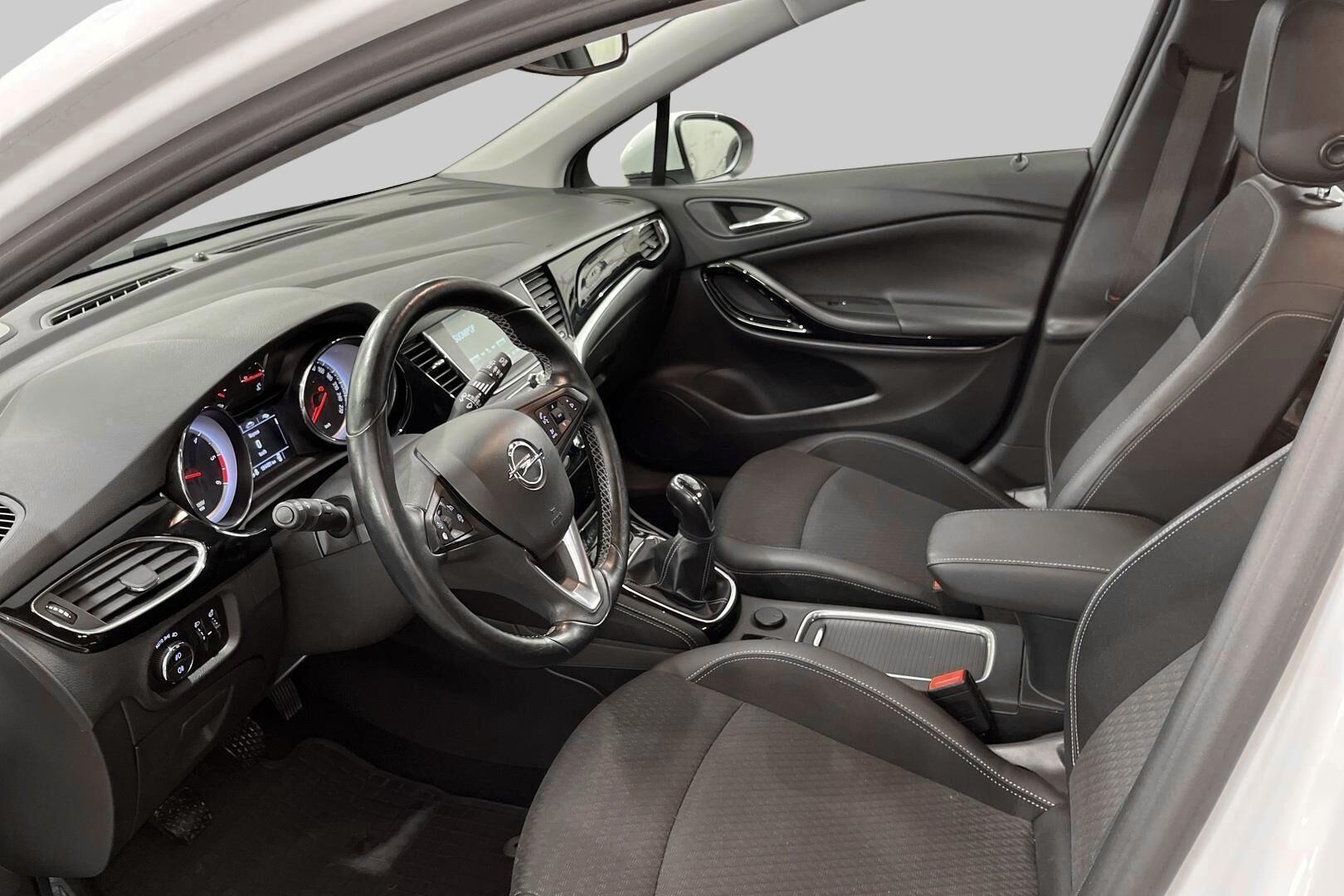 Opel Astra iso kuva 8