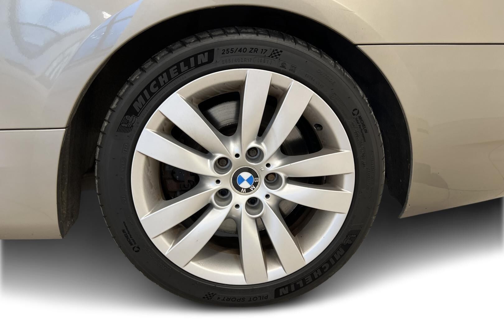 BMW 3-sarja iso kuva 13