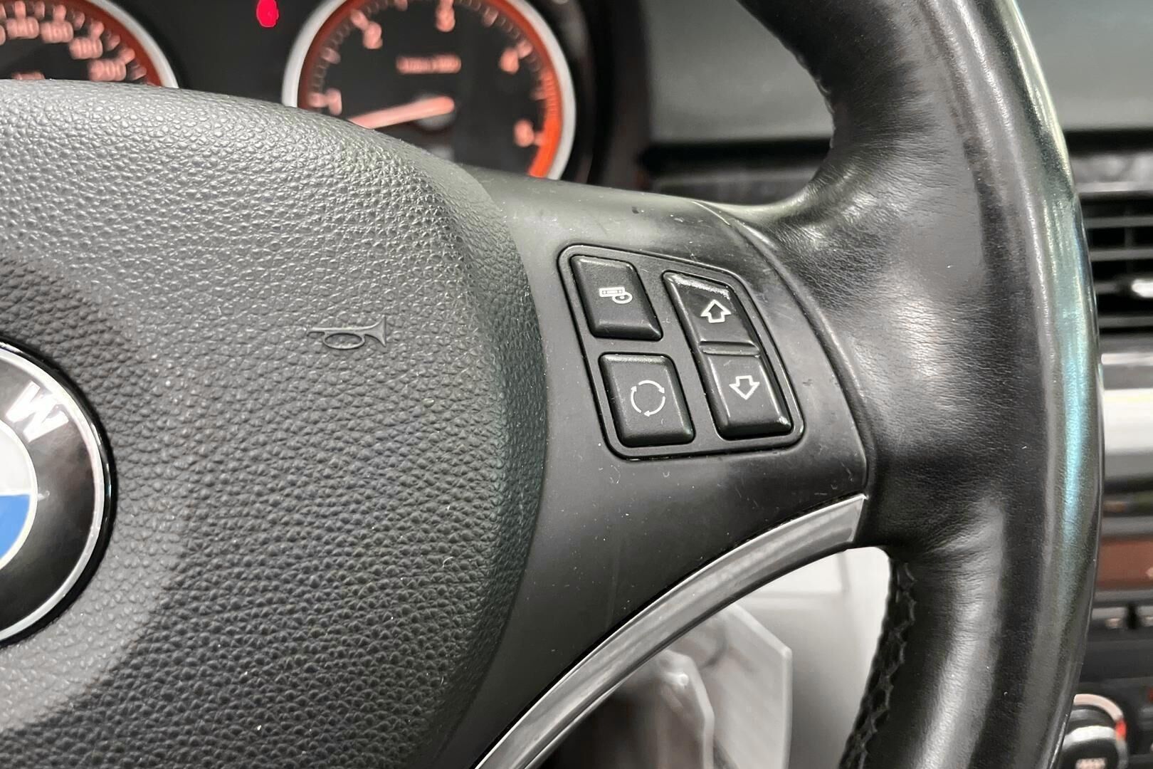 BMW 3-sarja iso kuva 27