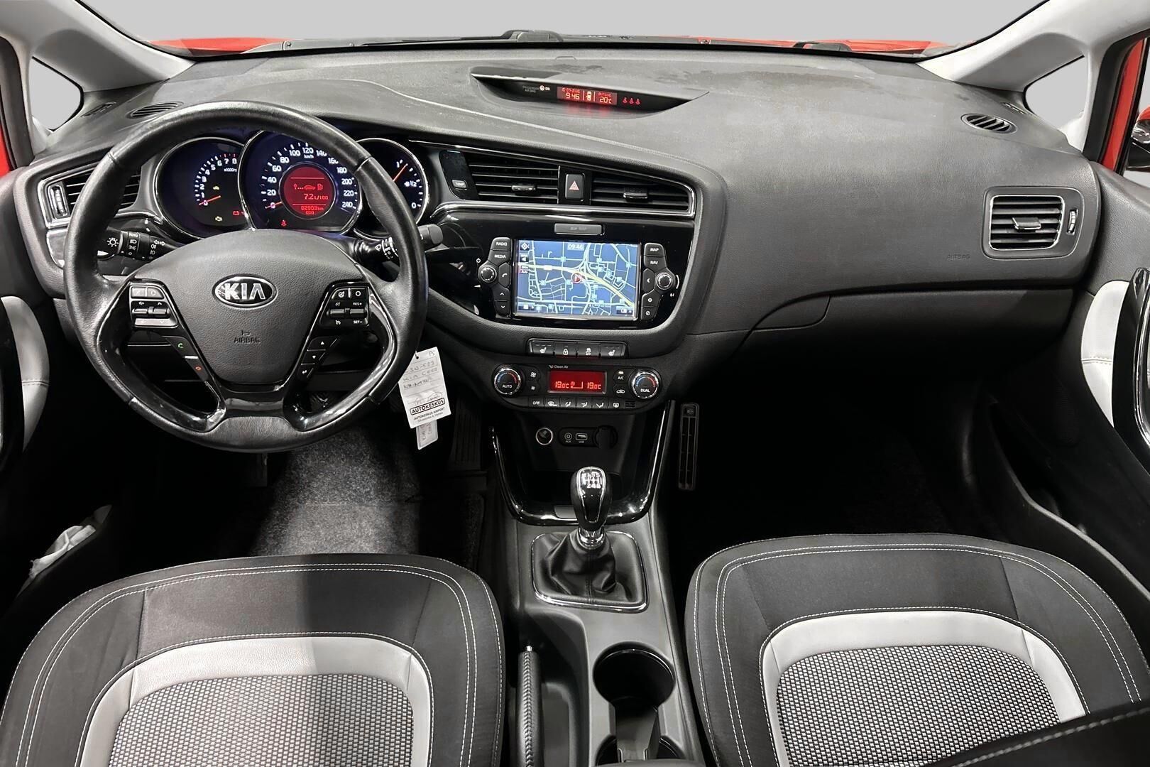 Kia cee'd iso kuva 11