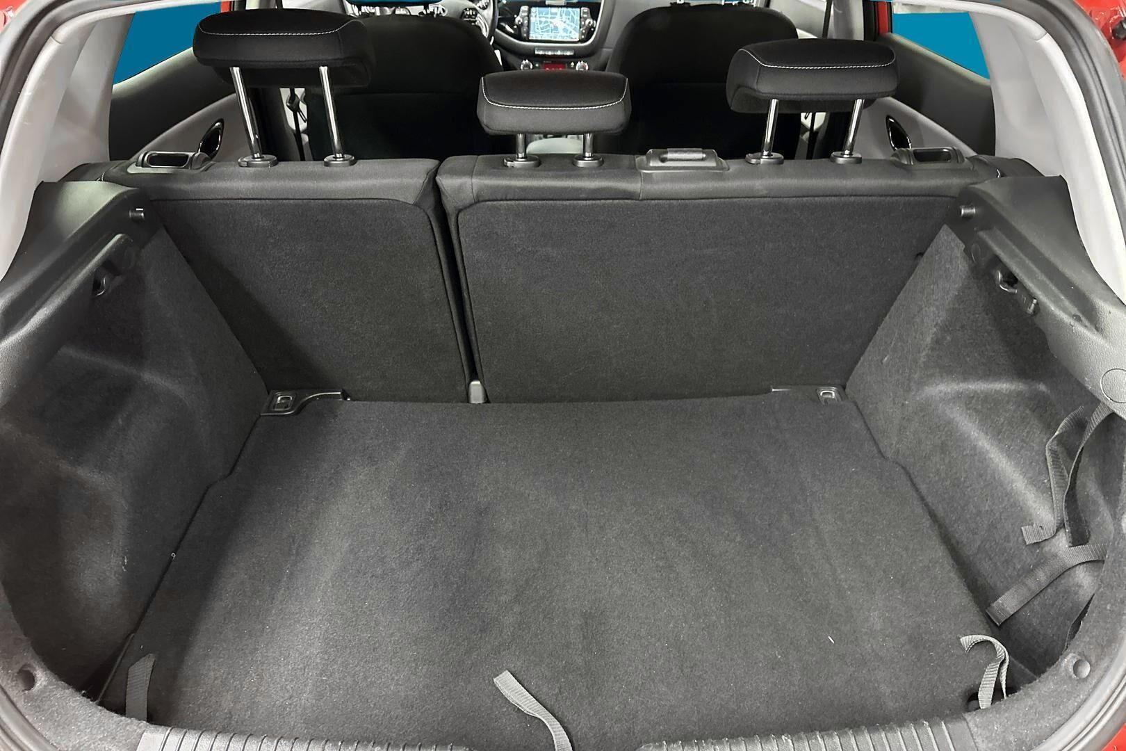 Kia cee'd iso kuva 12