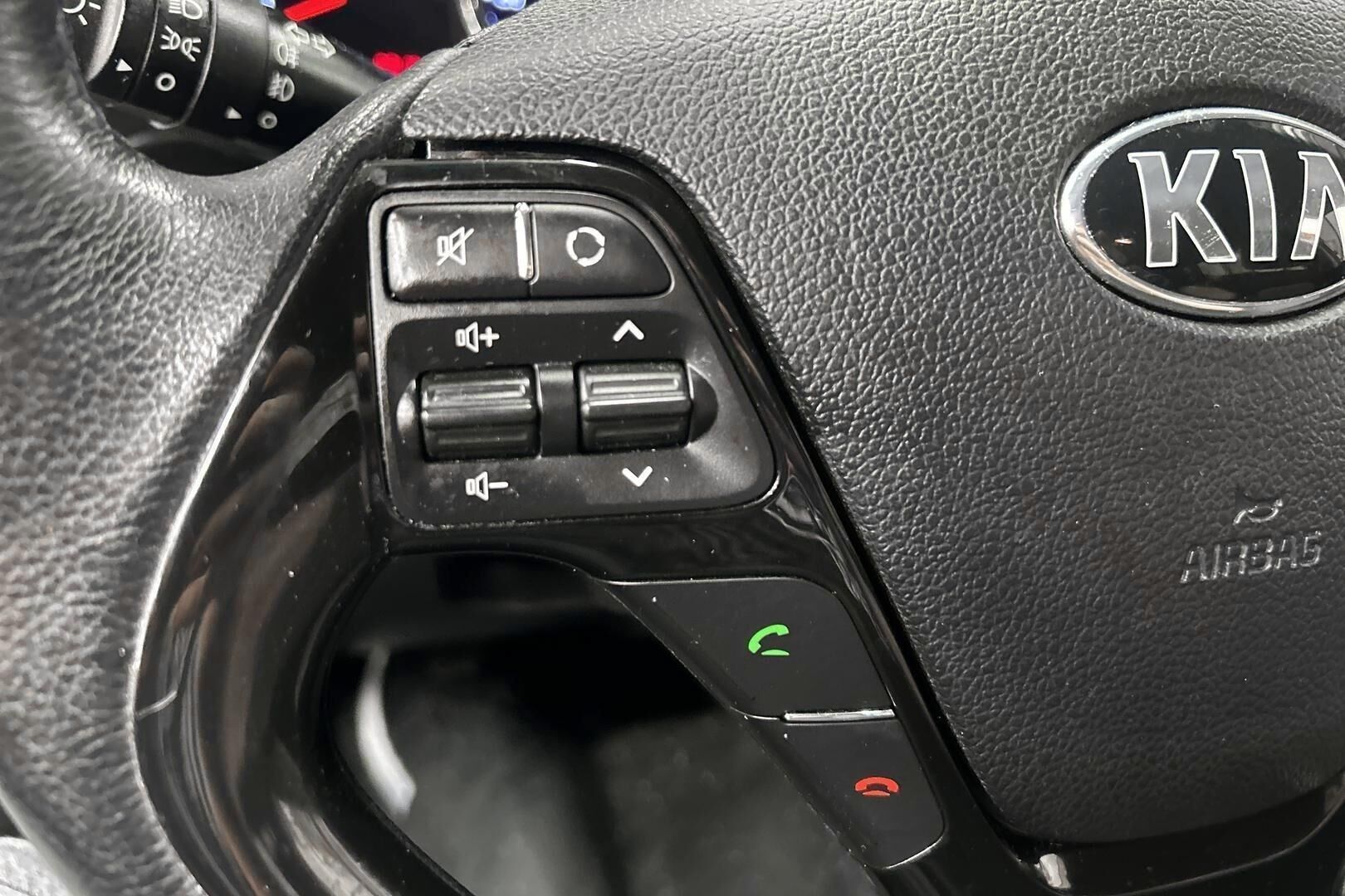 Kia cee'd iso kuva 17