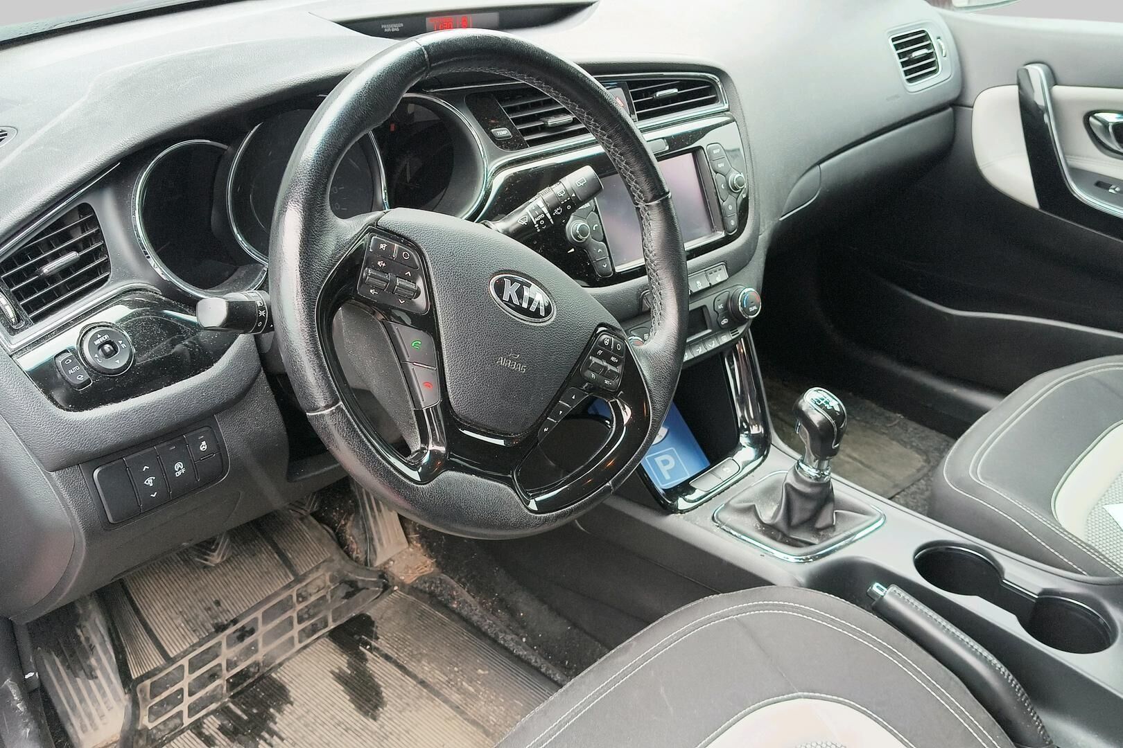 Kia cee'd iso kuva 1