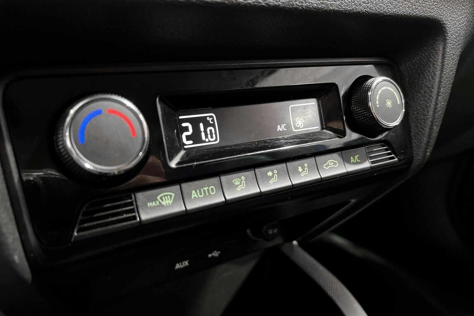 Skoda Fabia iso kuva 17