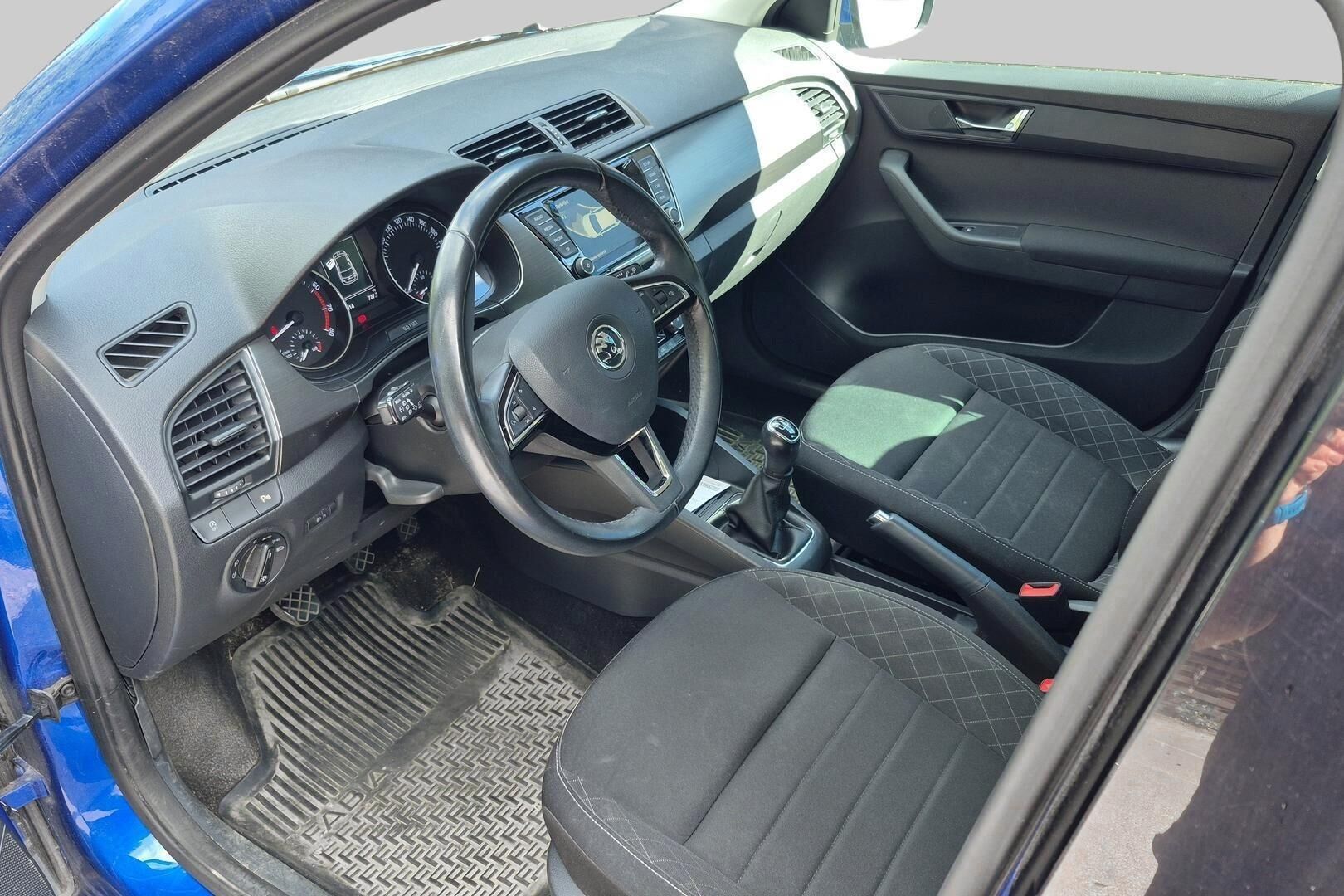 Skoda Fabia iso kuva 2