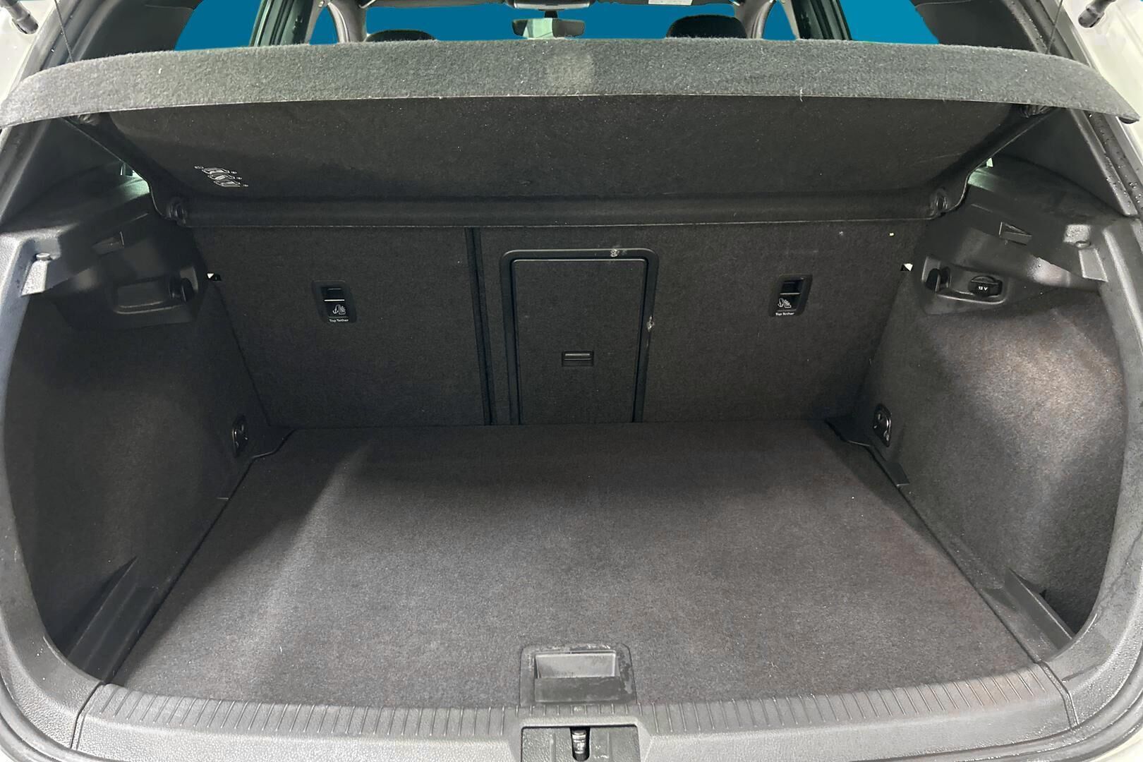 Volkswagen Golf iso kuva 12