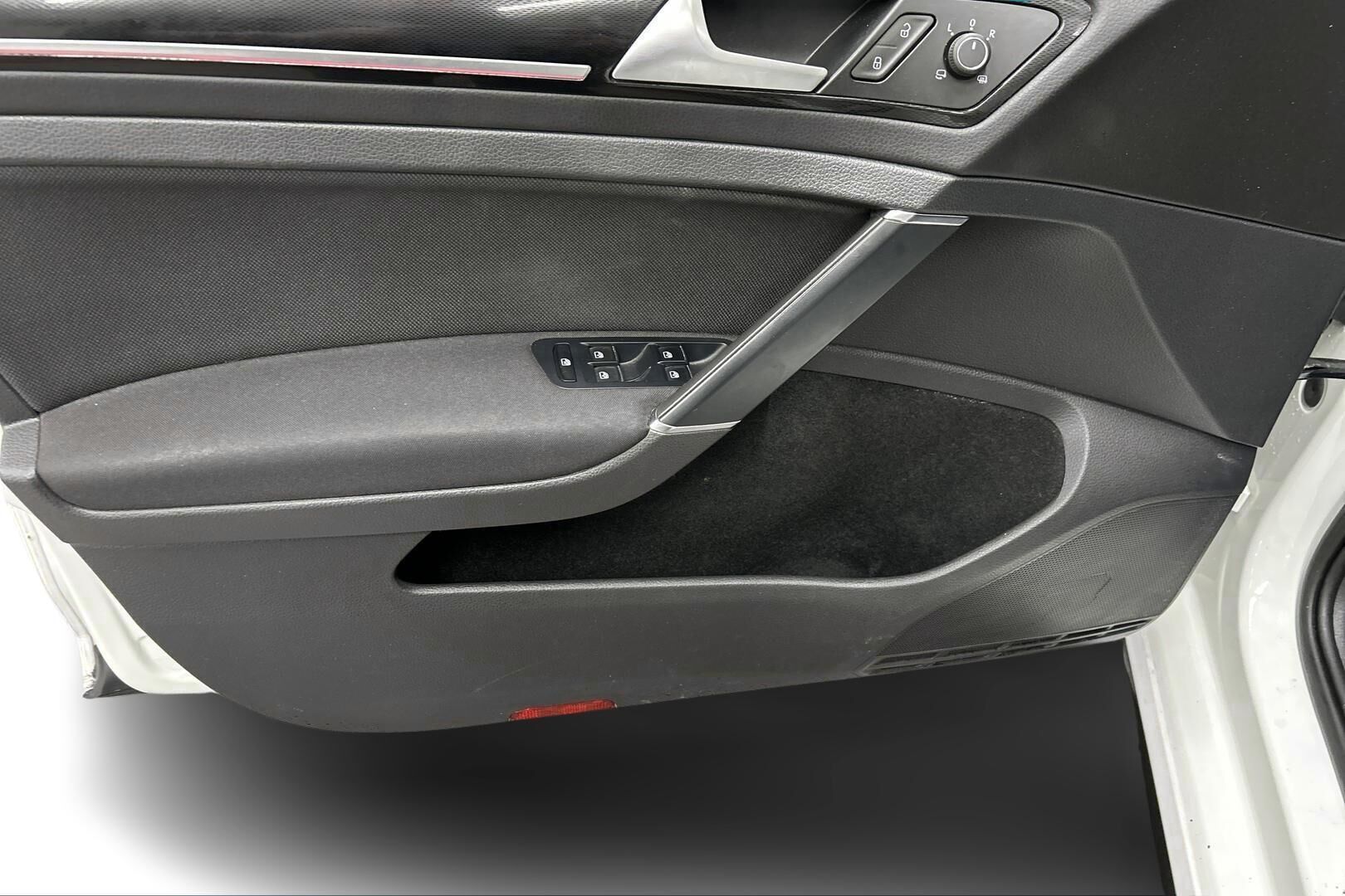 Volkswagen Golf iso kuva 14