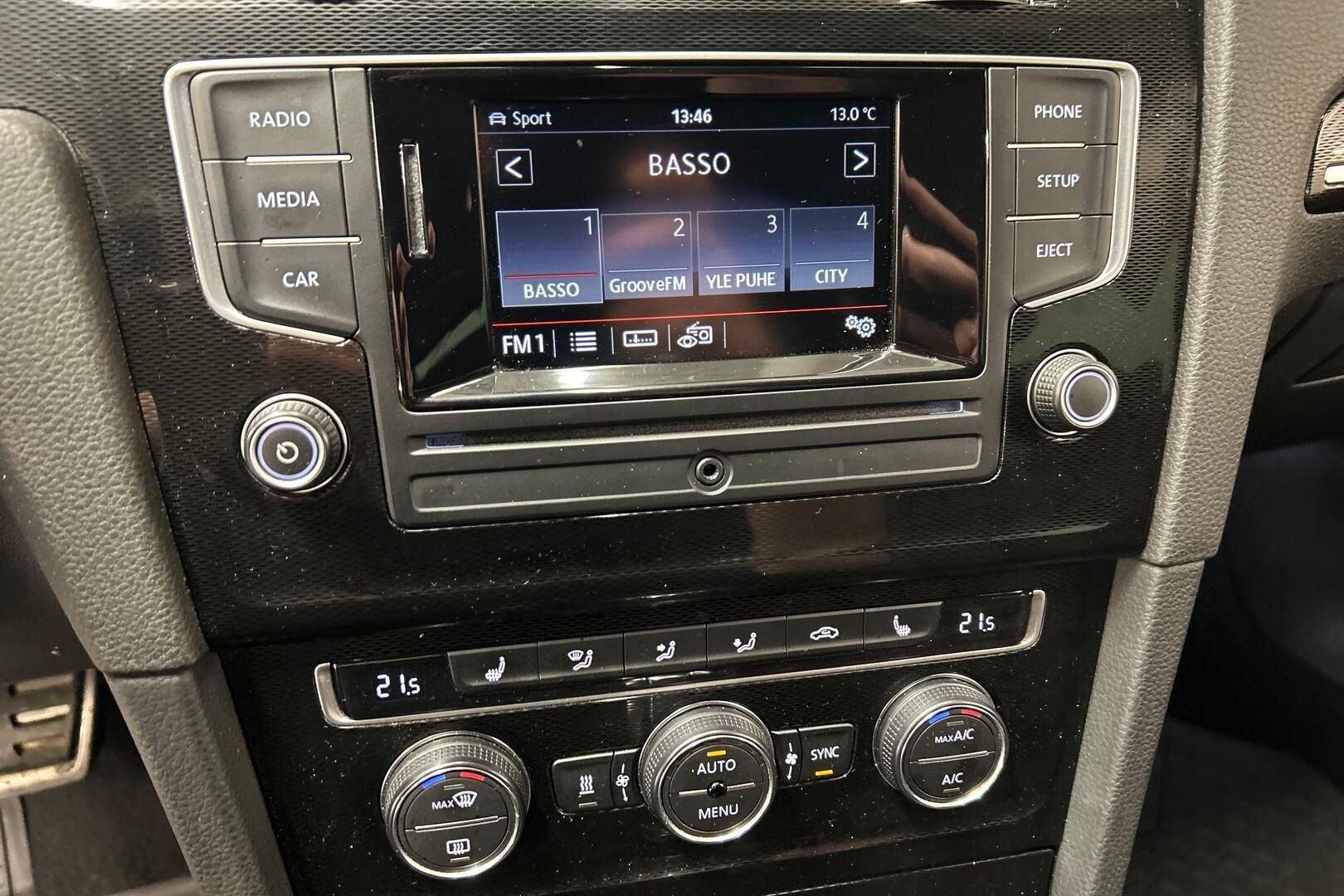 Volkswagen Golf iso kuva 19