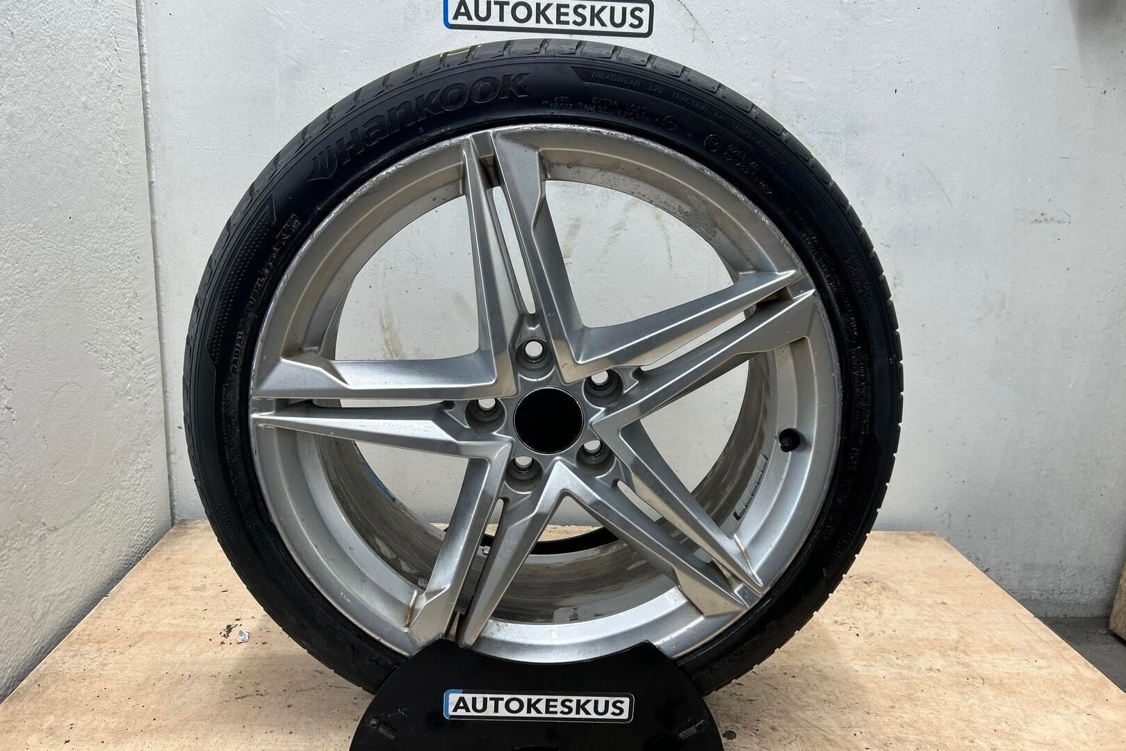 Volkswagen Golf iso kuva 22