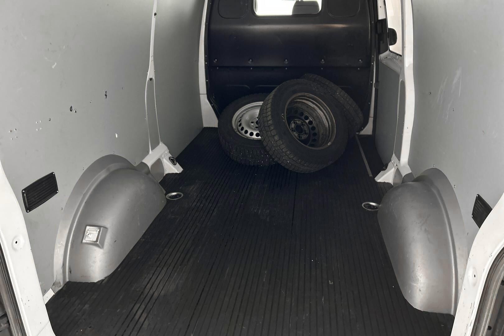 Volkswagen Transporter iso kuva 11