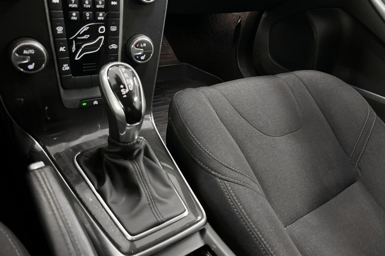 Volvo V40 iso kuva 16