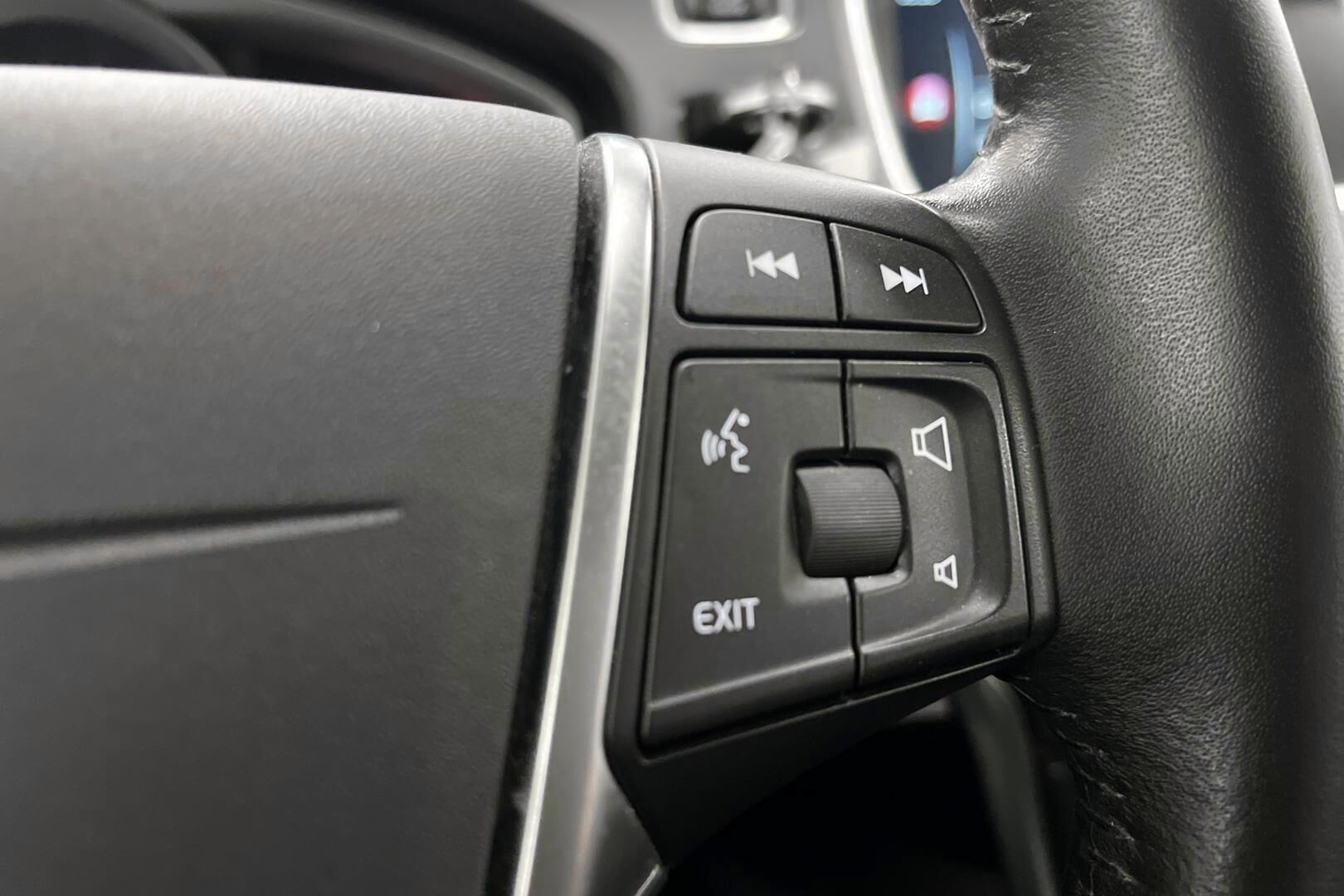 Volvo V40 iso kuva 18