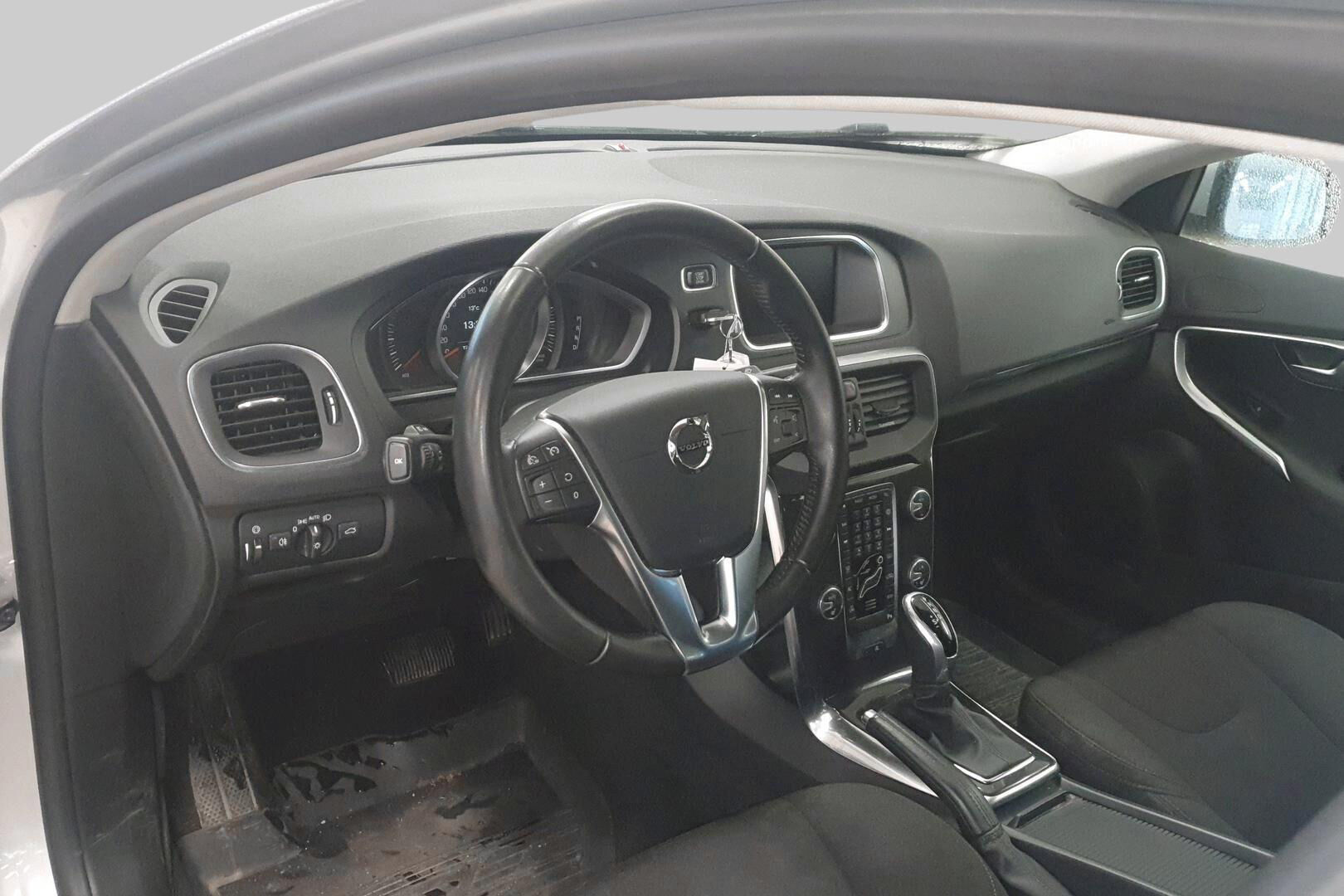 Volvo V40 iso kuva 2
