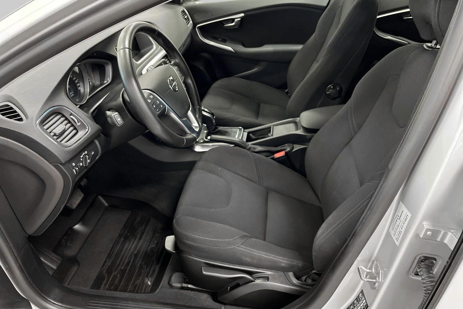 Volvo V40 iso kuva 9