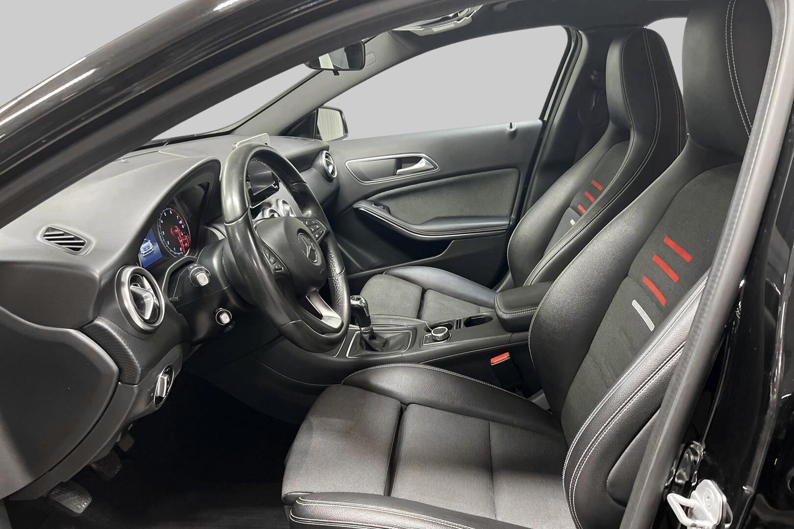Mercedes-Benz A iso kuva 9