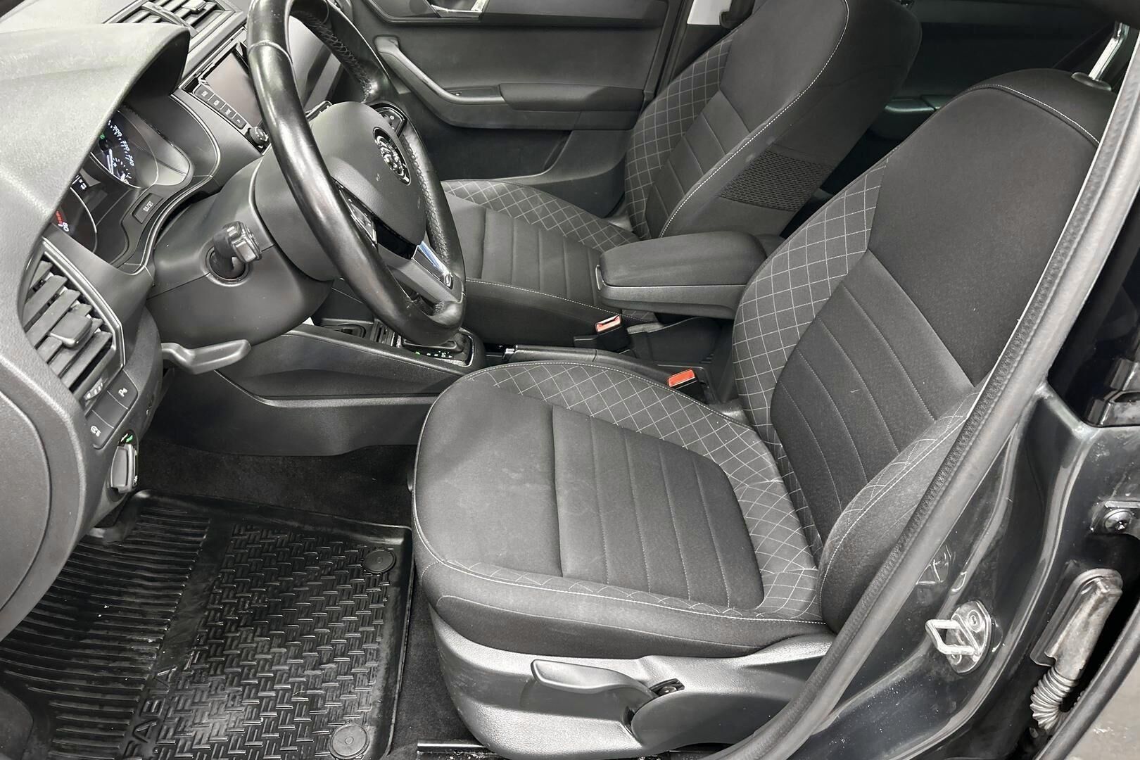 Skoda Fabia iso kuva 9